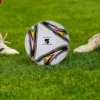 Pelota de Fútbol Blanca con Diseño